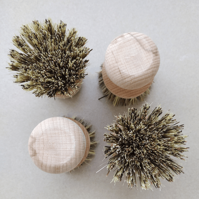 Brosse vaisselle ergonomique pour casserole