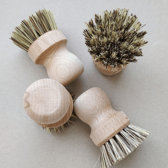 Brosse vaisselle ergonomique pour casserole
