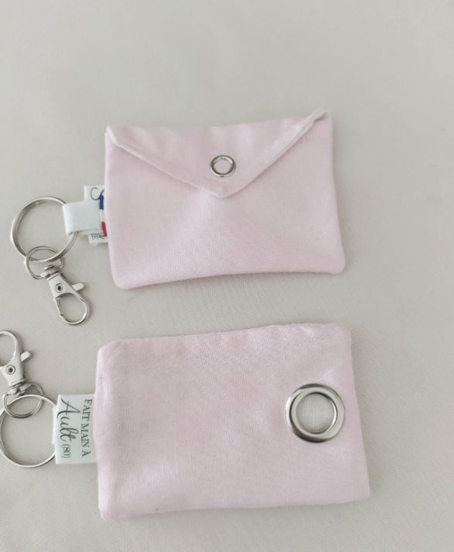 Distributeur de sacs à crottes de chien