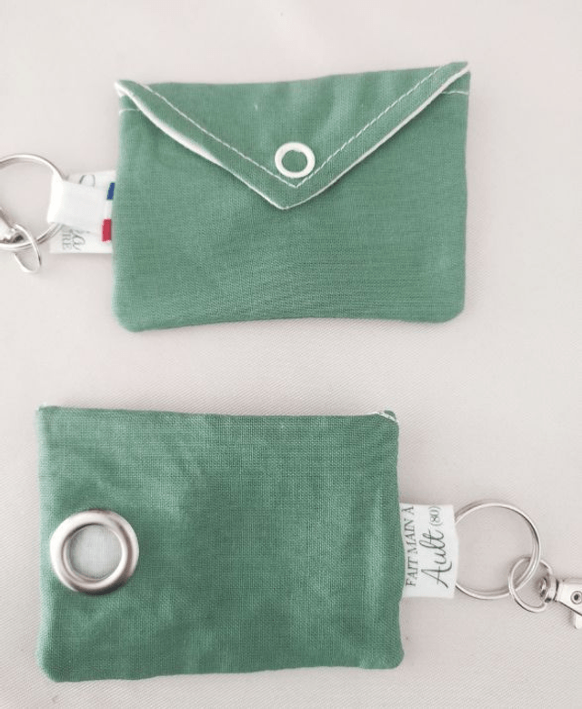 Distributeur de sacs à crottes de chien