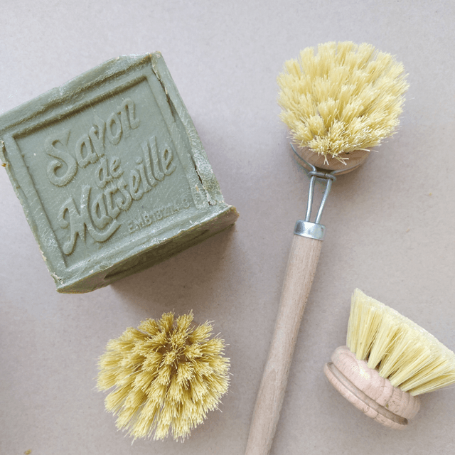 Brosse vaisselle avec tête amovible en bois de hêtre